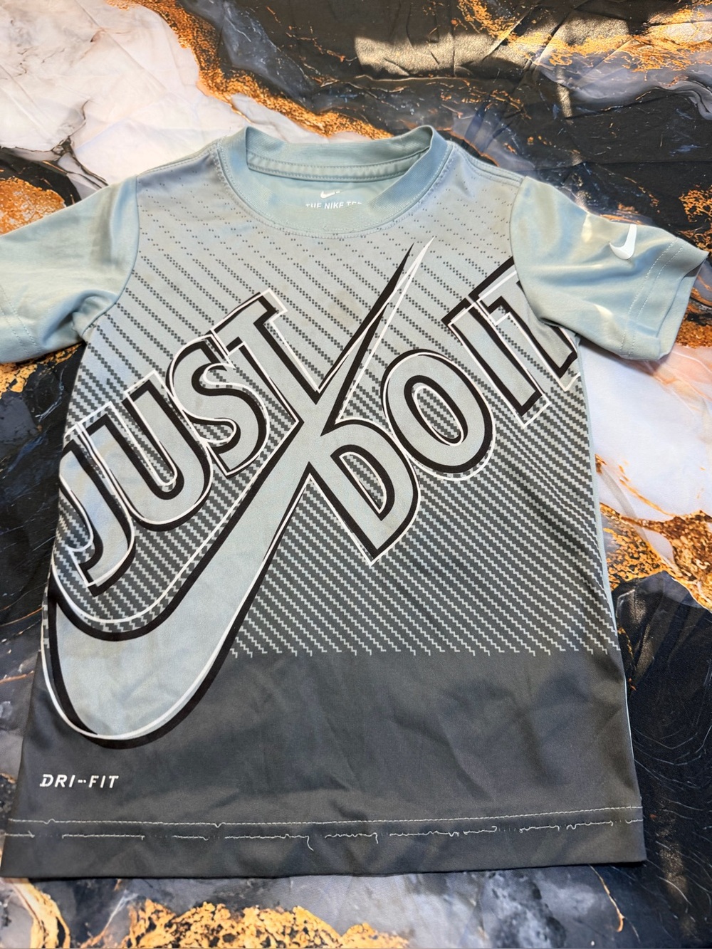 The Nike Tee size XS 3-4 years